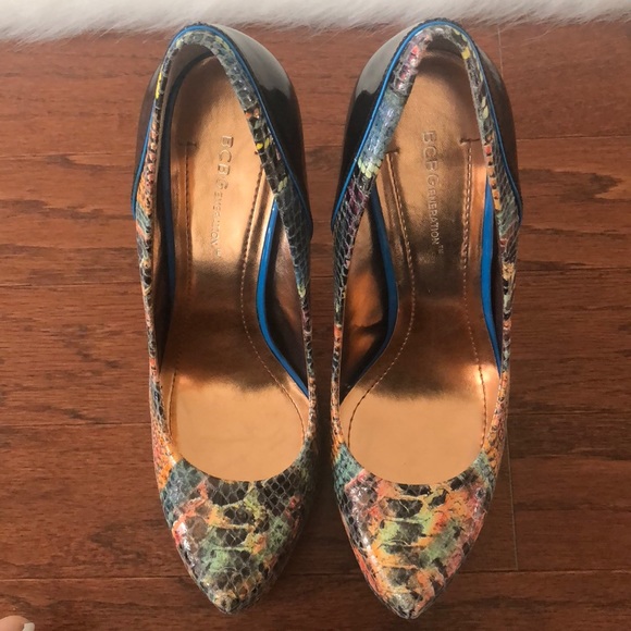 BCBG Pumps - Picture 4 of 8